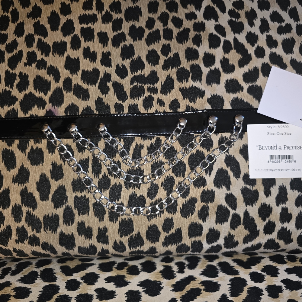 Black and Silver Necklace with Elegant Design